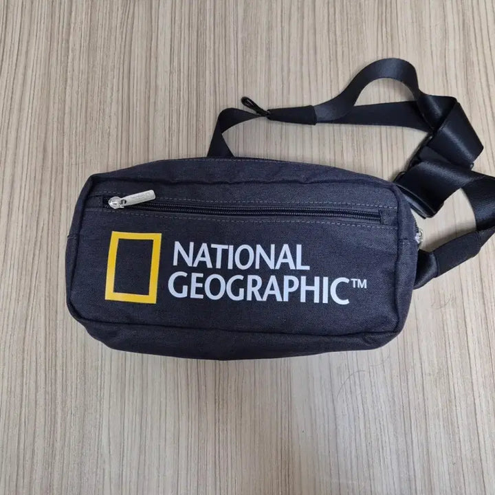 [BUNJANG] National Geographic Waist Bag Black / 내셔널지오그래픽 웨이스트백 힙색 블랙