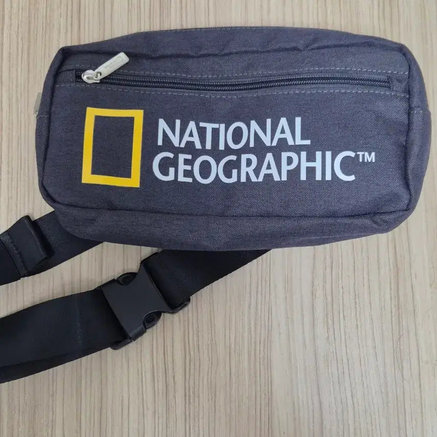 [BUNJANG] National Geographic Waist Bag Black / 내셔널지오그래픽 웨이스트백 힙색 블랙