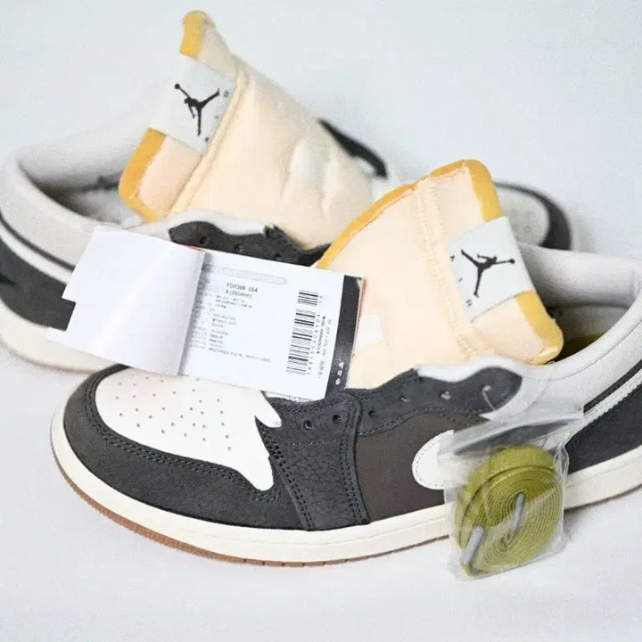 [BUNJANG] Nike Air Jordan 1 Low SE (Magpie) + Extra Laces / 나이키 에어 조던 1 로우 SE(까치) + 여분끈 + 박스없는 새상품