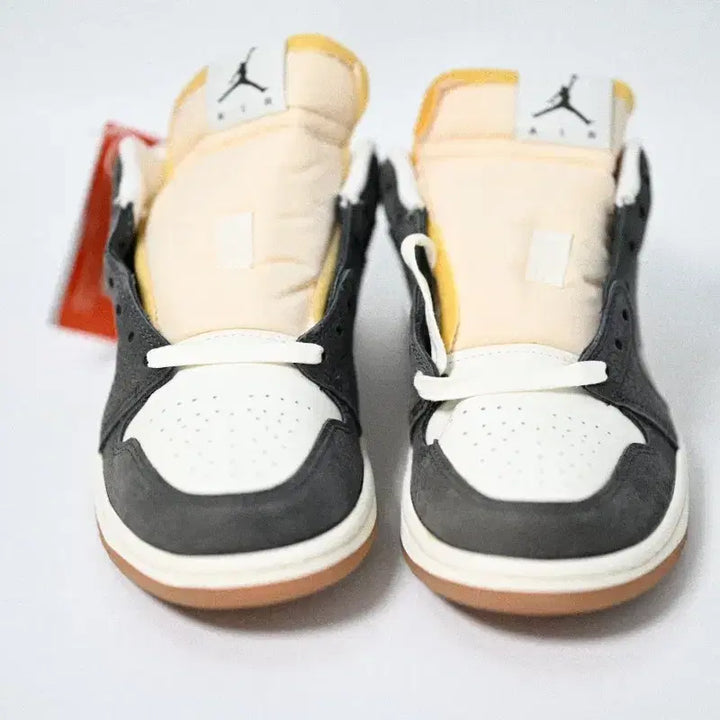 [BUNJANG] Nike Air Jordan 1 Low SE (Magpie) + Extra Laces / 나이키 에어 조던 1 로우 SE(까치) + 여분끈 + 박스없는 새상품