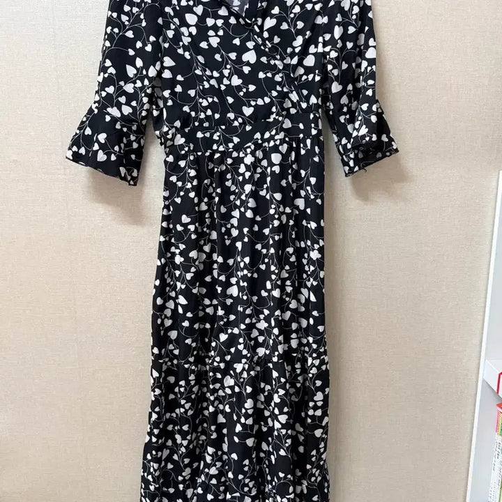 [BUNJANG] Black Heart Pattern Long Dress / (여성복) 블랙 하트 패턴 롱 원피스 (~66)