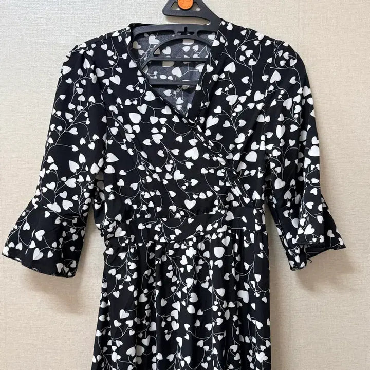[BUNJANG] Black Heart Pattern Long Dress / (여성복) 블랙 하트 패턴 롱 원피스 (~66)