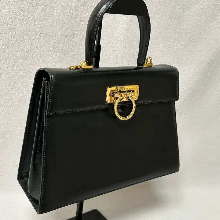 [BUNJANG] Salvatore Ferragamo Gancini Top Handle Kelly Bag with Strap / 페라가모 간치니 탑핸들 블랙 가방 켈리백  + 스트랩 차정원백