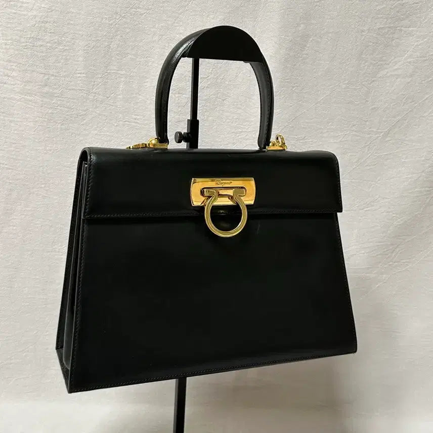 [BUNJANG] Salvatore Ferragamo Gancini Top Handle Kelly Bag with Strap / 페라가모 간치니 탑핸들 블랙 가방 켈리백  + 스트랩 차정원백