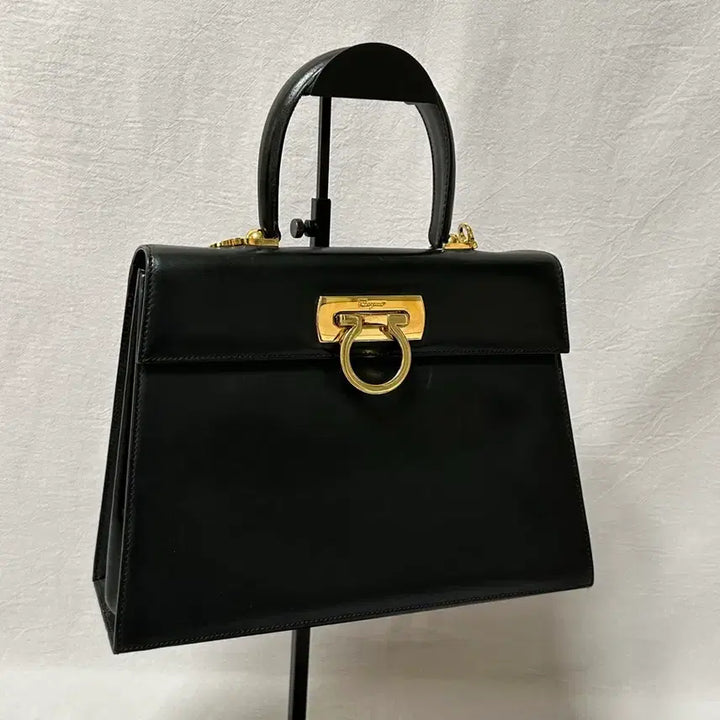 [BUNJANG] Salvatore Ferragamo Gancini Top Handle Kelly Bag with Strap / 페라가모 간치니 탑핸들 블랙 가방 켈리백  + 스트랩 차정원백