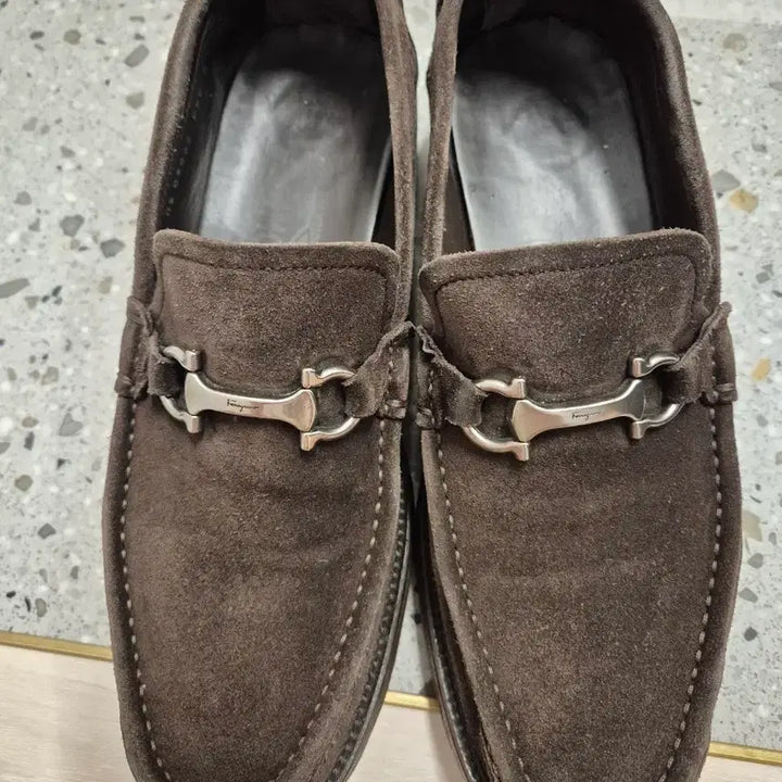 [BUNJANG] Salvatore Ferragamo Suede Brown Men&