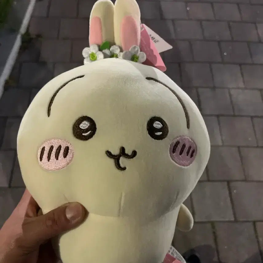 [BUNJANG] Monjakucci Chiikawa Usagi Flower Wreath Medium Plush / 먼작귀 치이카와 우사기 꽃 화관 중형 인형