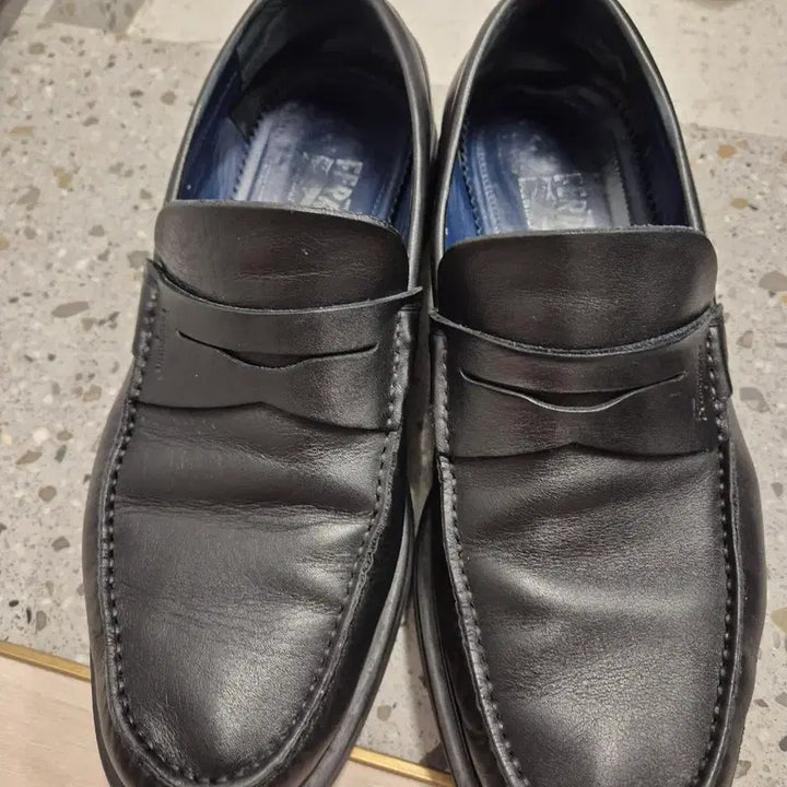 [BUNJANG] Salvatore Ferragamo Black Leather Loafers / 페라가모 블랙 가죽 로퍼