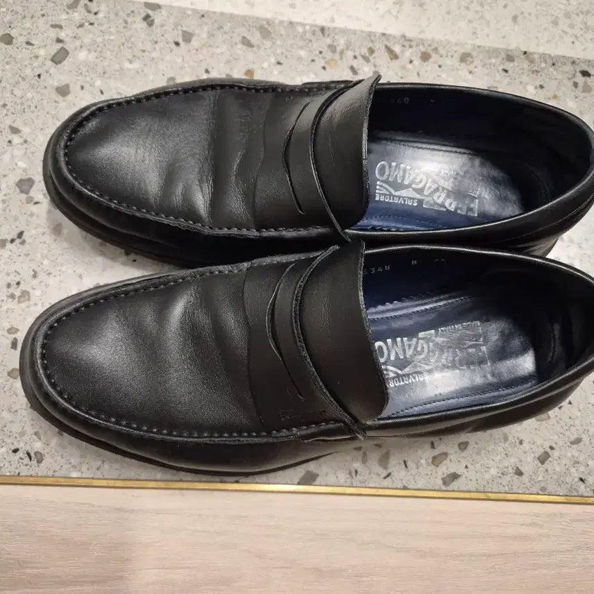[BUNJANG] Salvatore Ferragamo Black Leather Loafers / 페라가모 블랙 가죽 로퍼