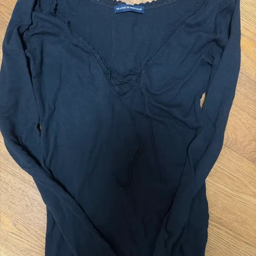 [BUNJANG] Brandy Melville Eyelet Top Black / 브랜디멜빌 아일렛 탑 블랙 새상품