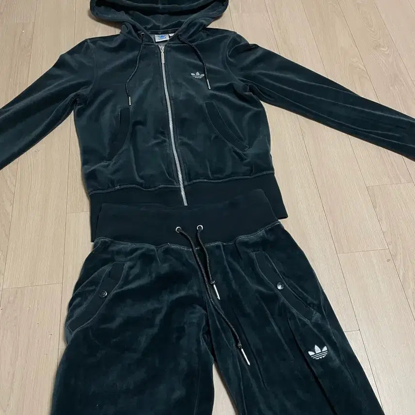[BUNJANG] Adidas Navy Velvet Hooded Zip-Up Training Set / 아디다스 네이비 벨벳 후드집업 트레이닝 셋업