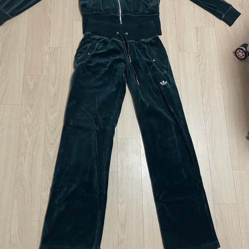 [BUNJANG] Adidas Navy Velvet Hooded Zip-Up Training Set / 아디다스 네이비 벨벳 후드집업 트레이닝 셋업
