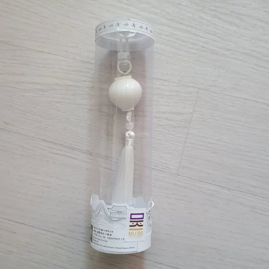 [BUNJANG] Mootz White Celadon Moon Jar Charm / 뮷즈  백자 달항아리 키링 단순 개봉품 국중박 기념품 뮺즈