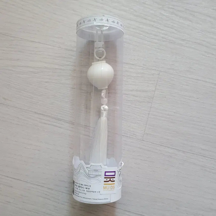 [BUNJANG] Mootz White Celadon Moon Jar Charm / 뮷즈  백자 달항아리 키링 단순 개봉품 국중박 기념품 뮺즈