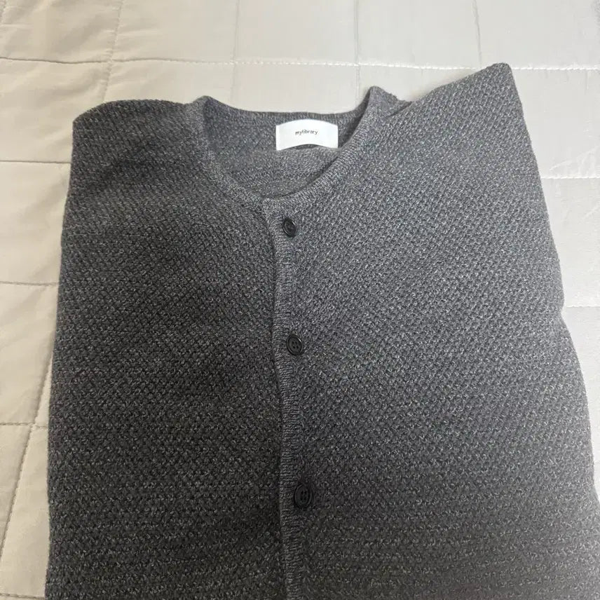 [SOLD OUT] 마이라이브러리 라운드넥 스트라이프 가디건 모스차콜