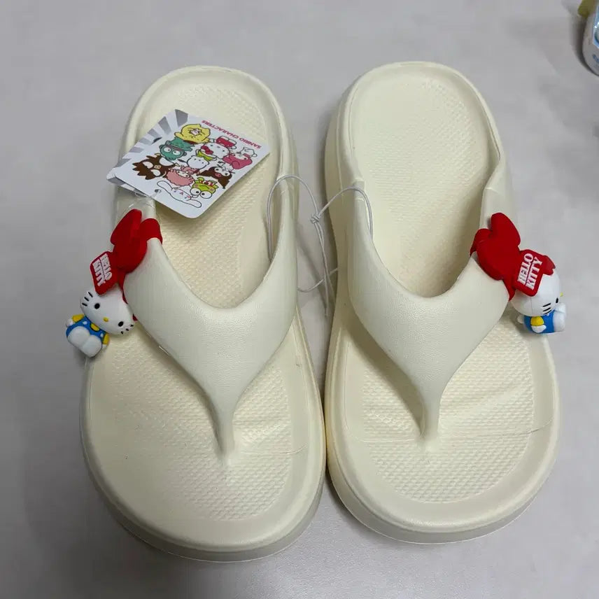 [BUNJANG] Sanrio Hello Kitty White Flip-Flop Sandals (230mm) / (새상품) 산리오 헬로키티 화이트 쪼리 샌들 슬리퍼 230mm