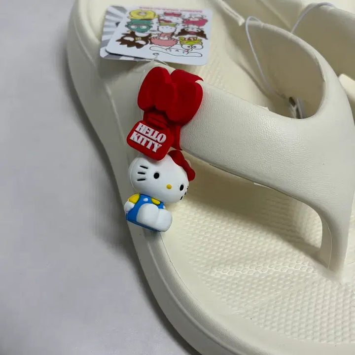 [BUNJANG] Sanrio Hello Kitty White Flip-Flop Sandals (230mm) / (새상품) 산리오 헬로키티 화이트 쪼리 샌들 슬리퍼 230mm