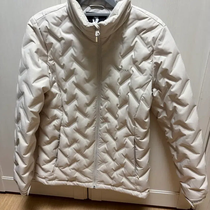 [BUNJANG] Blackyak 24FW Zerosport Down Jacket Ivory / 24FW 여성 제로스팟 다운자켓 (1BYPAW4504)