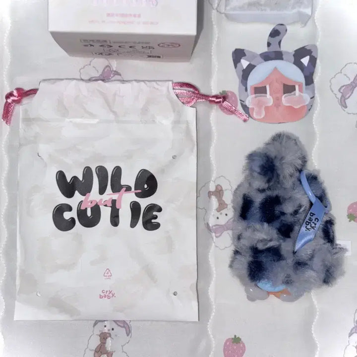[BUNJANG] Pop Mart Crybaby Wild Cutie Cat Keychain / 정품 팝마트 크라이베이비 와일드 큐티 고양이 키링