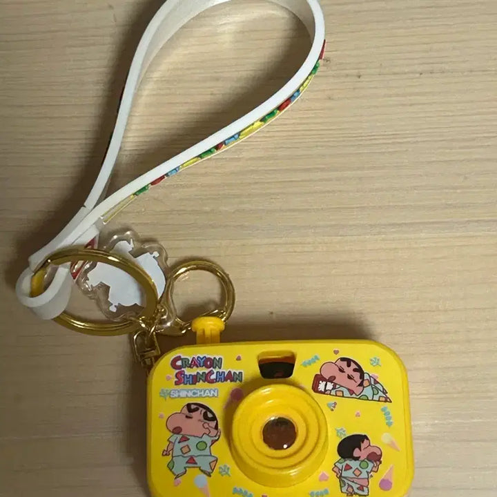 [BUNJANG] Crayon Shin-chan Slide Beam Camera Keychain Yellow / 짱구 슬라이드 빔 카메라 키링 노랑색