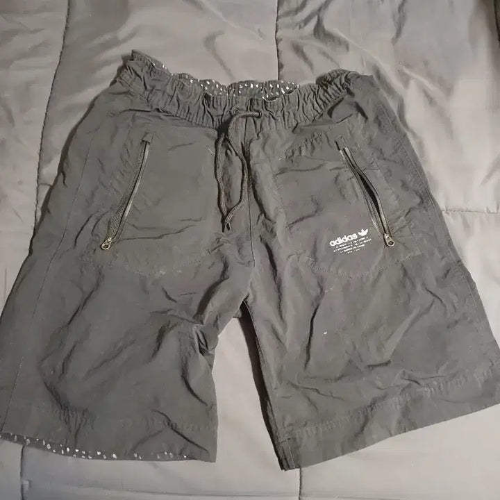[BUNJANG] Adidas Black Shorts / 아디다스 블랙 반바지