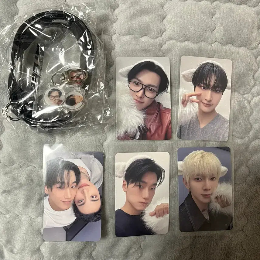 [BUNJANG] The Boyz Pouch Topaz Keyring, Acid Cherry Unit, 4 Photocards Bundle Set / 보송티즈 파우치 토파즈 키링+산성화 유닛+포카4장 일괄