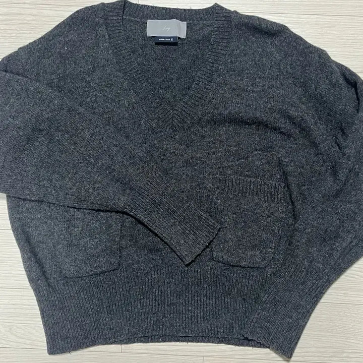 [BUNJANG] Dark Grey Pocket V-Neck Knit / 다크그레이 포켓 브이 니트