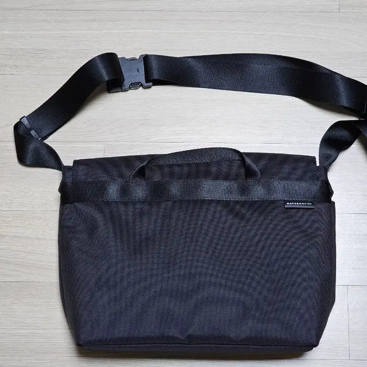 [BUNJANG] Mathematic Klein N23 Crossbody Bag / 마테마틱 클라인 N23 크로스백