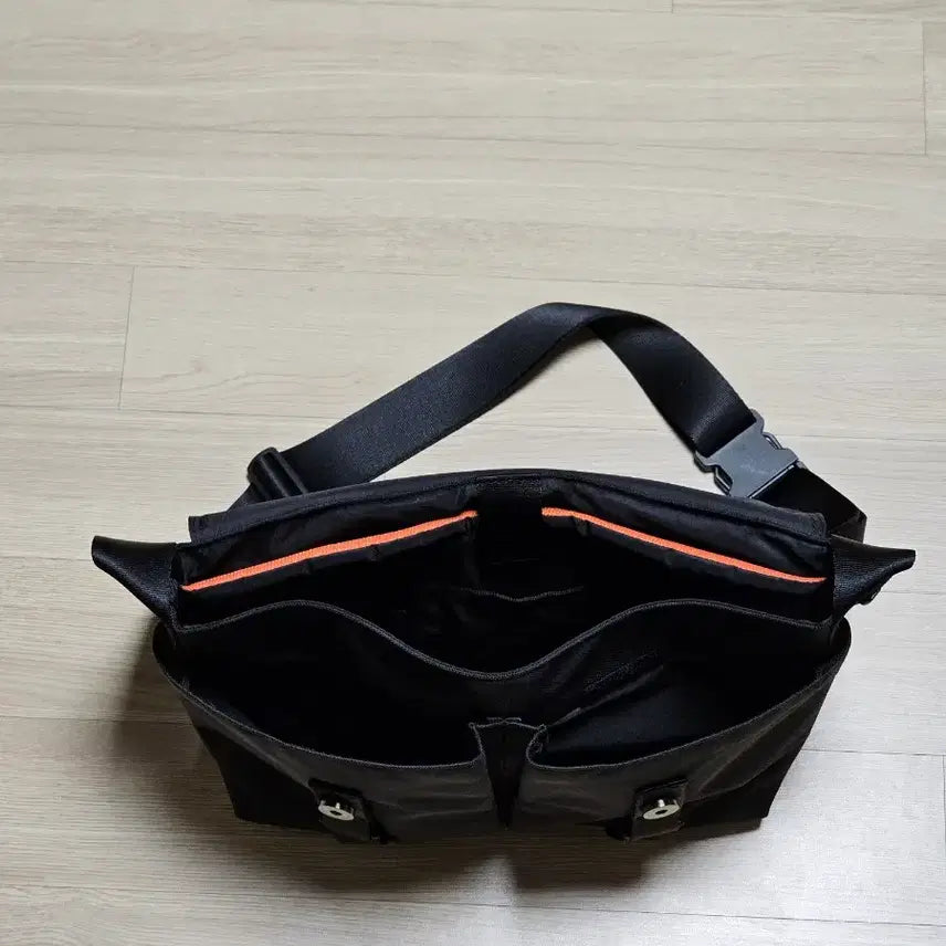 [BUNJANG] Mathematic Klein N23 Crossbody Bag / 마테마틱 클라인 N23 크로스백