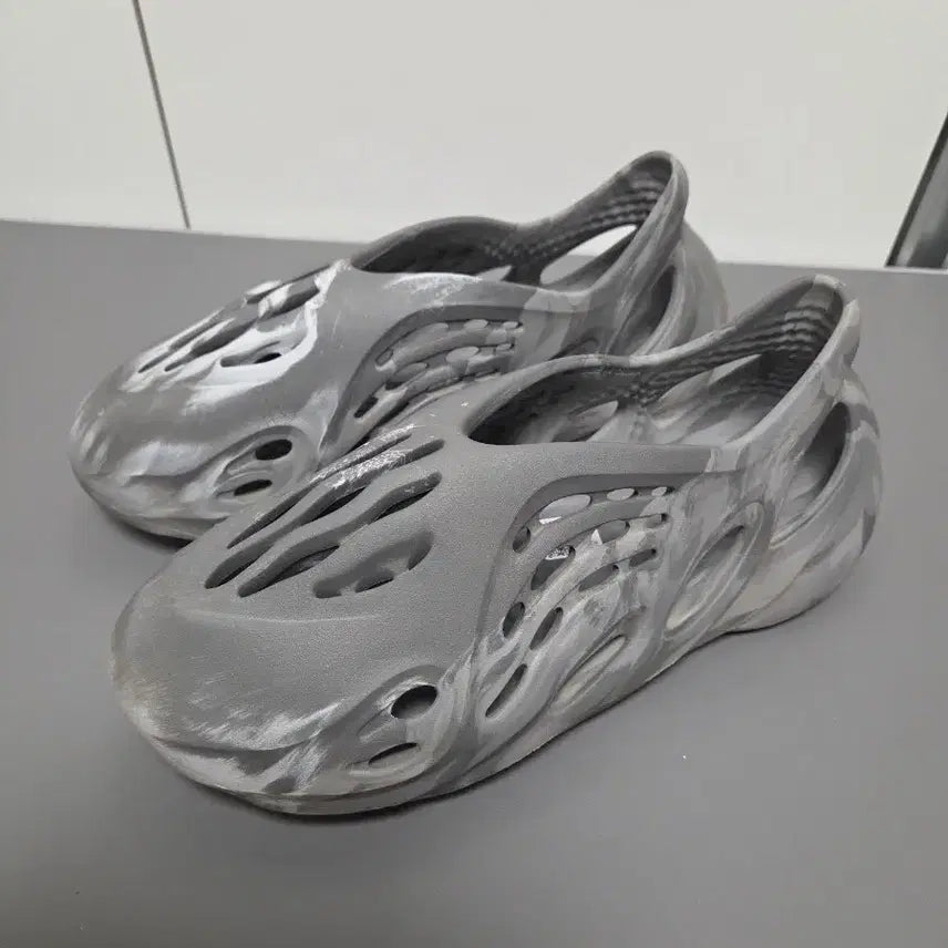 [BUNJANG] Adidas Yeezy Foam Runner MX Granite IE4931 / 아디다스 이지 폼러너 믹스 그래닛 (IE4931)
