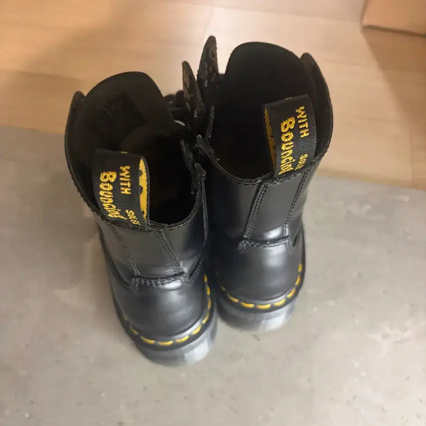 [BUNJANG] Dr. Martens Jadon Smooth Platform Boots 8-Eye Black / 닥터마틴 제이든 스무스 플랫폼 부츠 8홀 블랙 220-230