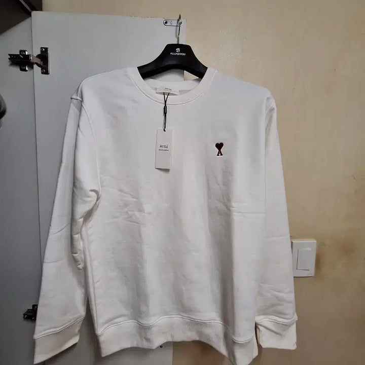 [BUNJANG] AMI Small Heart Logo White Sweatshirt XL / 아미 스몰 하트 로고 화이트 맨투맨 XL 소장판