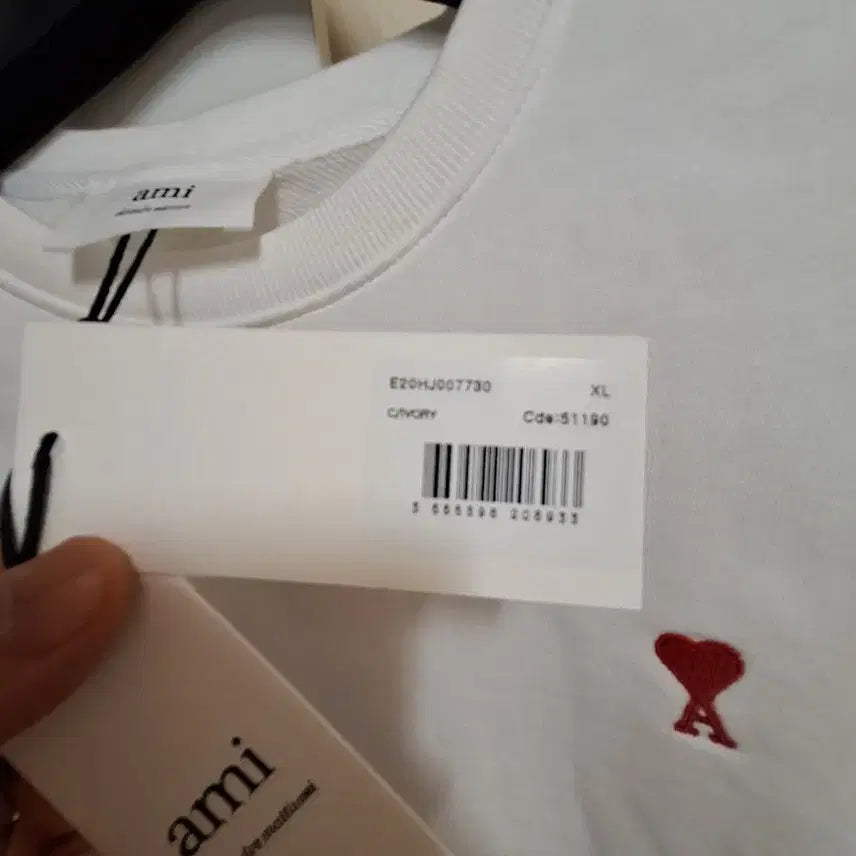 [BUNJANG] AMI Small Heart Logo White Sweatshirt XL / 아미 스몰 하트 로고 화이트 맨투맨 XL 소장판