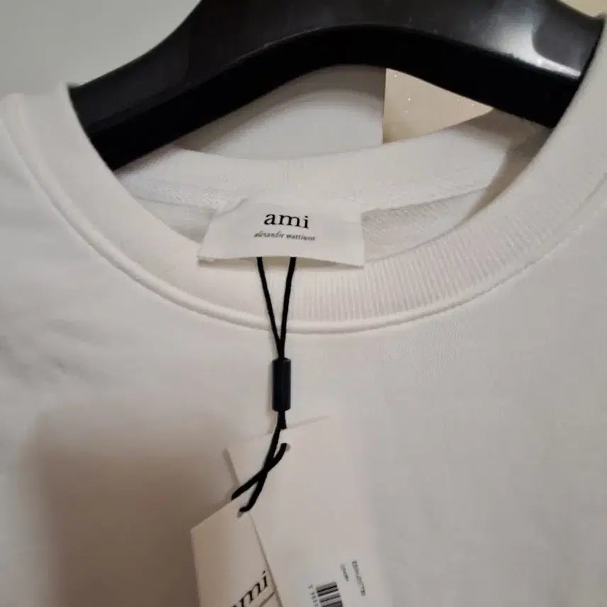 [BUNJANG] AMI Small Heart Logo White Sweatshirt XL / 아미 스몰 하트 로고 화이트 맨투맨 XL 소장판