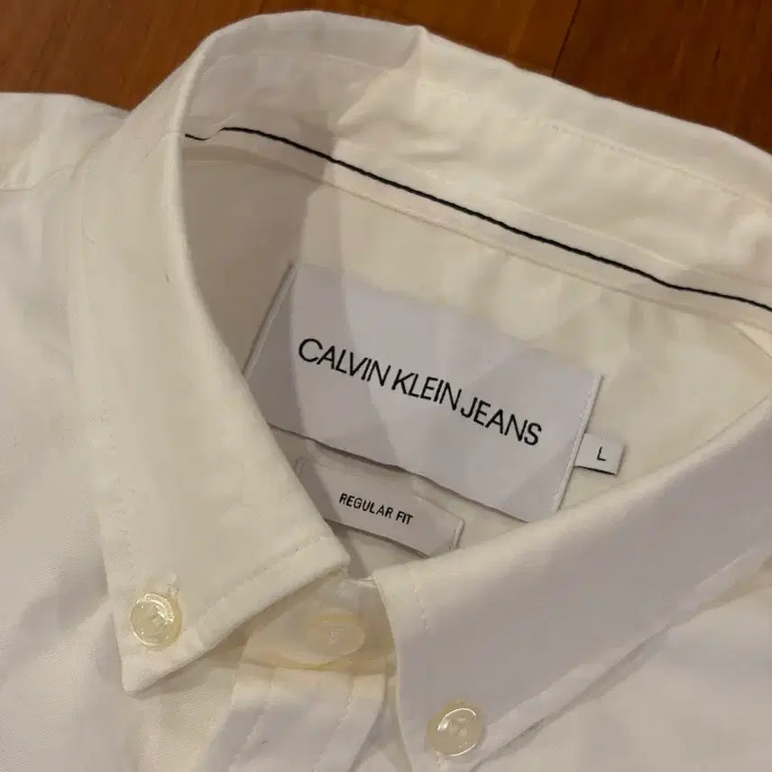 [BUNJANG] Calvin Klein Jeans White Shirt L Size / 캘빈클라인진 흰색 셔츠 L 새상품