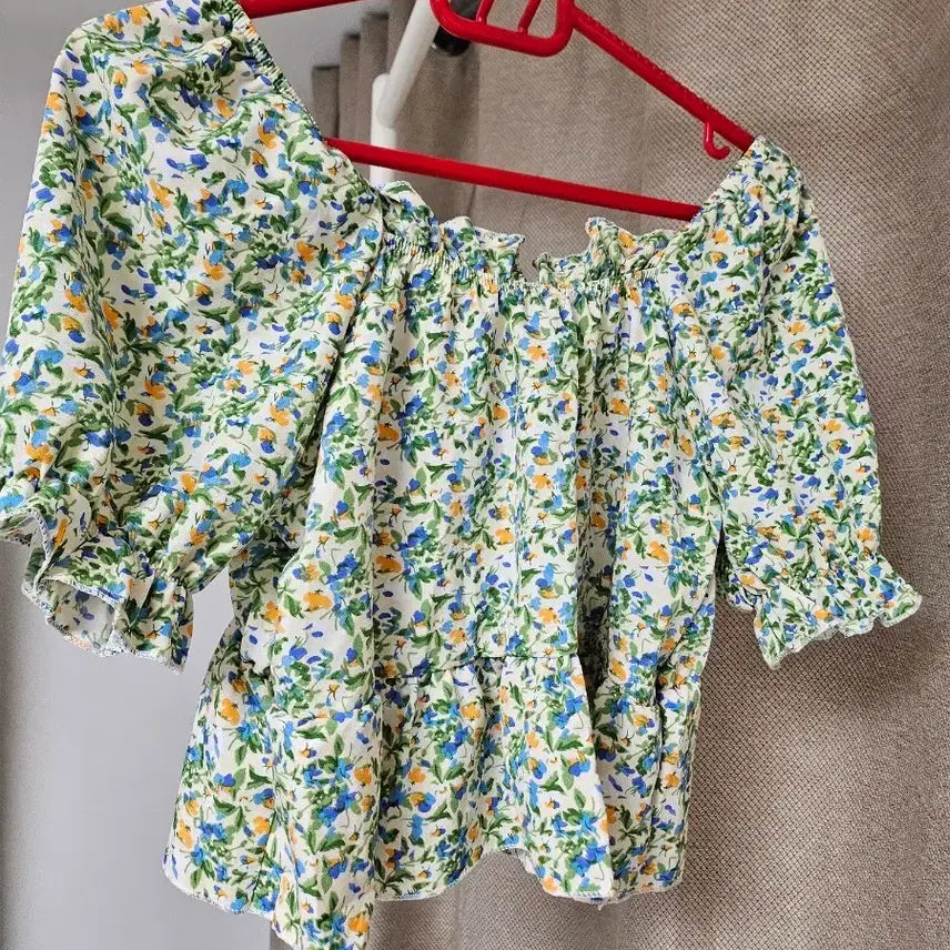 [BUNJANG] Flower Pattern Short Sleeve Blouse / 플라워 패턴 반팔 블라우스
