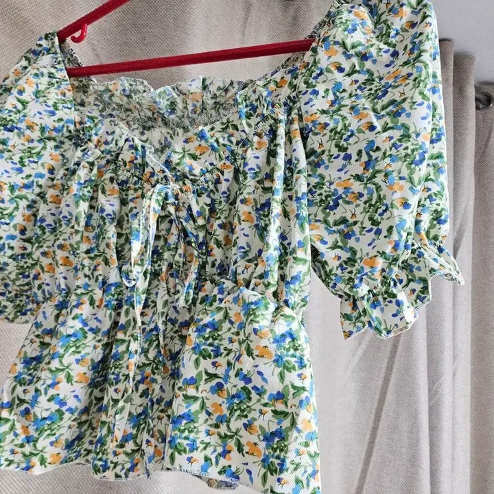 [BUNJANG] Flower Pattern Short Sleeve Blouse / 플라워 패턴 반팔 블라우스
