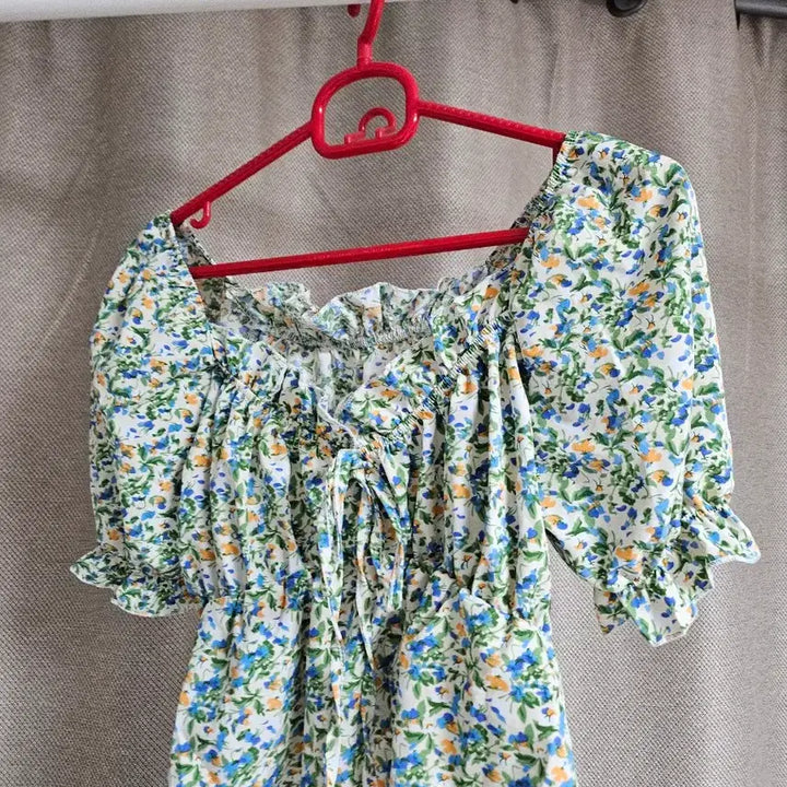 [BUNJANG] Flower Pattern Short Sleeve Blouse / 플라워 패턴 반팔 블라우스