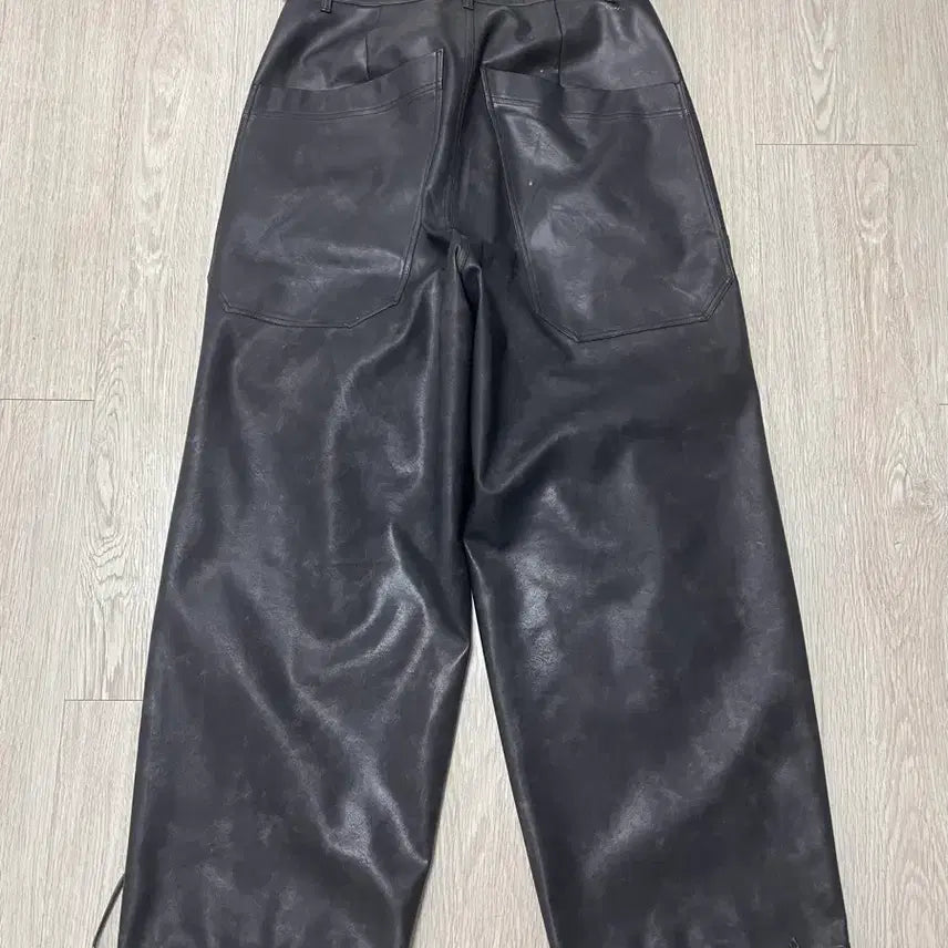 [BUNJANG] MJD 3D Nic Eco Leather Pants Black / (M)mjd 코인서울 3d 니 에코 레더 팬츠 블랙