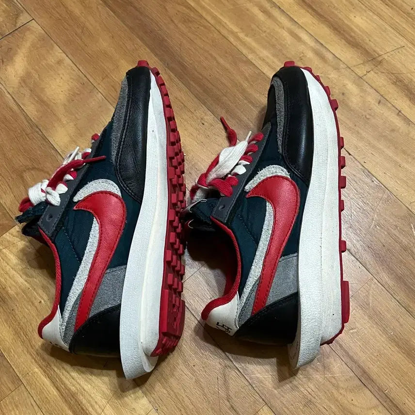 [BUNJANG] Nike x Sacai x Undercover Collaboration Sneakers (Size 240) / 나이키x사카이 240