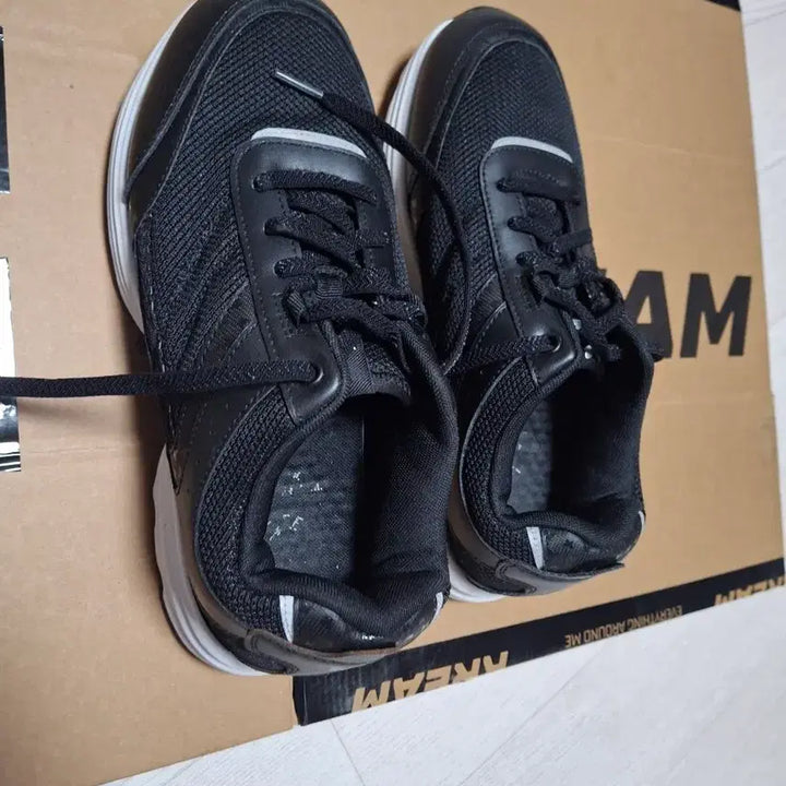 [BUNJANG] Black Hiking Sneakers 260mm / 블랙 ,등산운동화 260