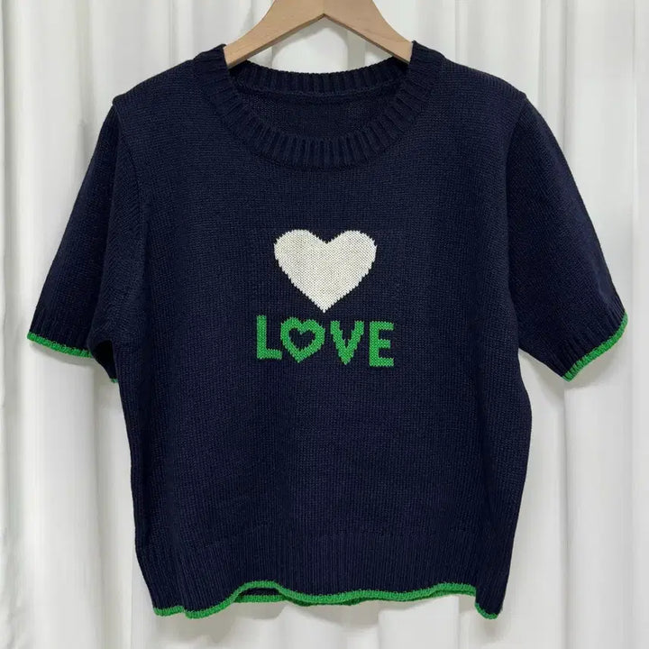 [BUNJANG] Navy Short Sleeve Knit Top with Heart and LOVE Lettering / [새상품] 네이비 love 반팔 니트