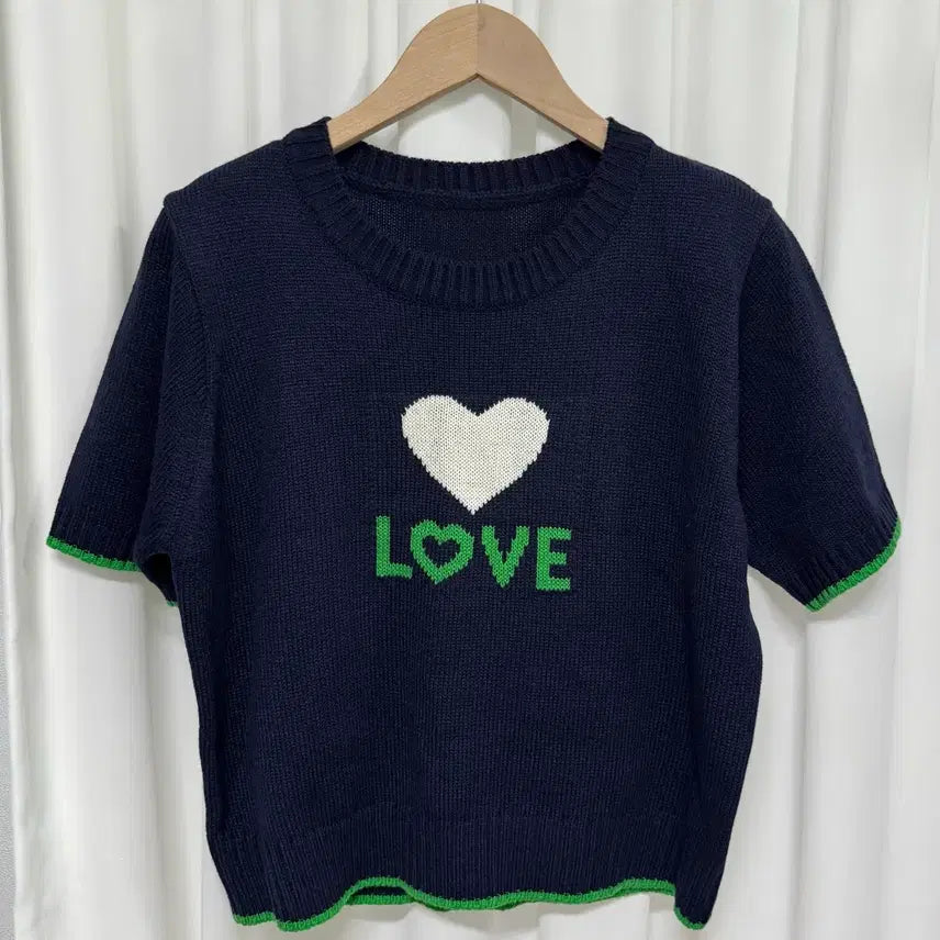 [BUNJANG] Navy Short Sleeve Knit Top with Heart and LOVE Lettering / [새상품] 네이비 love 반팔 니트