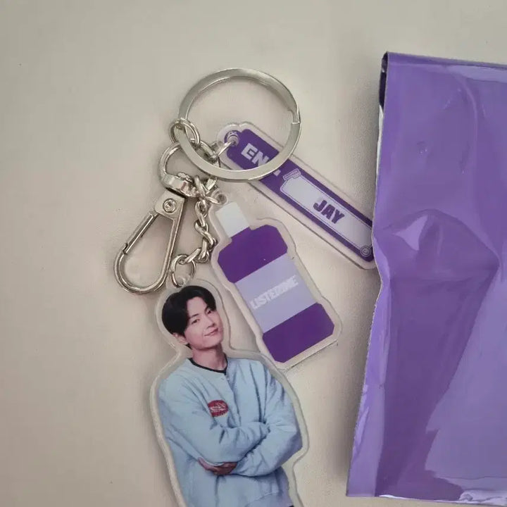 [BUNJANG] ENHYPEN Jay Listerine Acrylic Keyring / ENHYPEN 엔하이픈 제이 아크릴 리스테린 키링 7500원 판매
