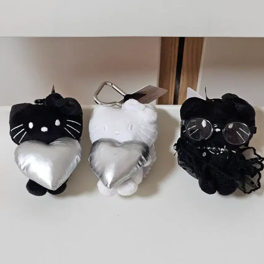 [BUNJANG] Hello Kitty Limited Edition Doll Keychain Set / (일괄3종)헬로키티 리미티드 에디션 인형 키링 세트