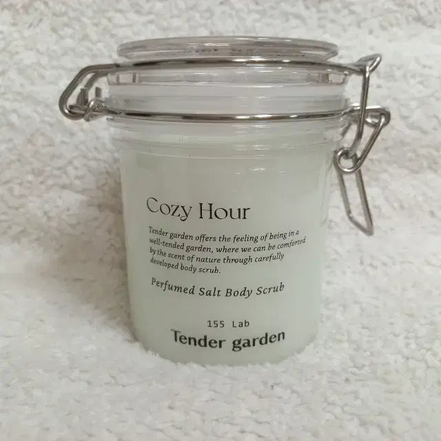 [SOLD OUT] 텐더가든 코지 아워 퍼퓸드 솔트 바디스크럽 엔아르51 모닝브리즈 350g