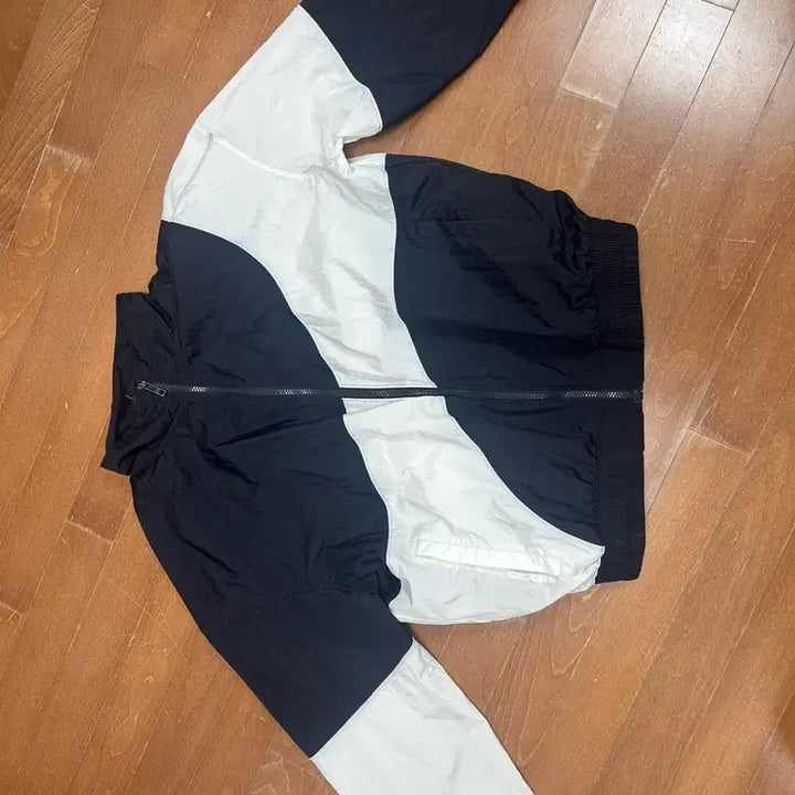 [SOLD OUT] 언더아머 m바람막이 팝니다