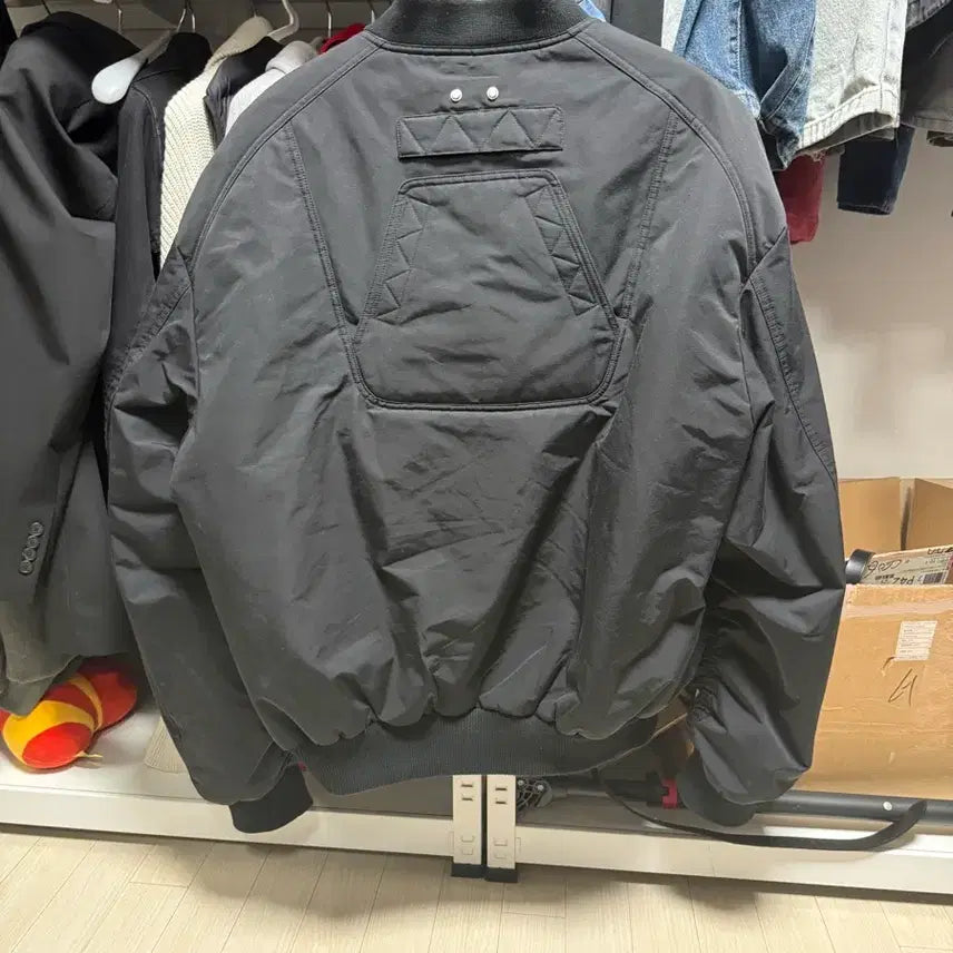 [BUNJANG] Undermycar Avaabel Multi Flap Oversized Bomber Jacket Beluga / 언더마이카 아바벨 멀티 플랩 오버사이즈 봄버 벨루가