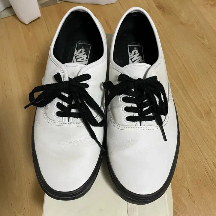 [BUNJANG] Vans Authentic Era White Leather Sneakers / 반스 어센틱 검창 에라