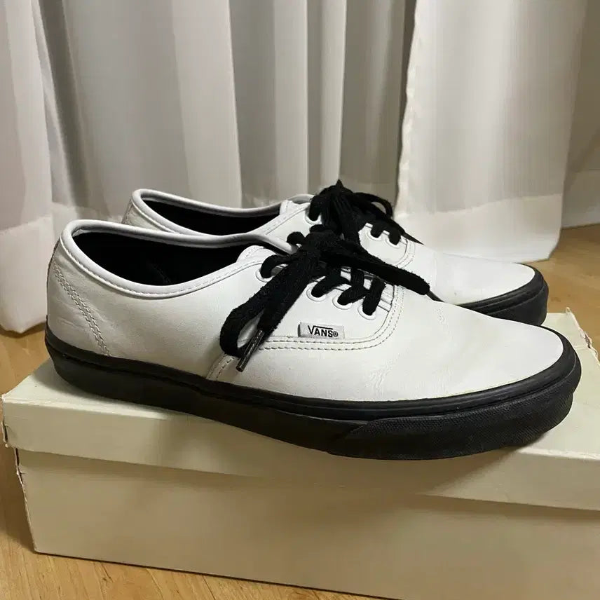 [BUNJANG] Vans Authentic Era White Leather Sneakers / 반스 어센틱 검창 에라